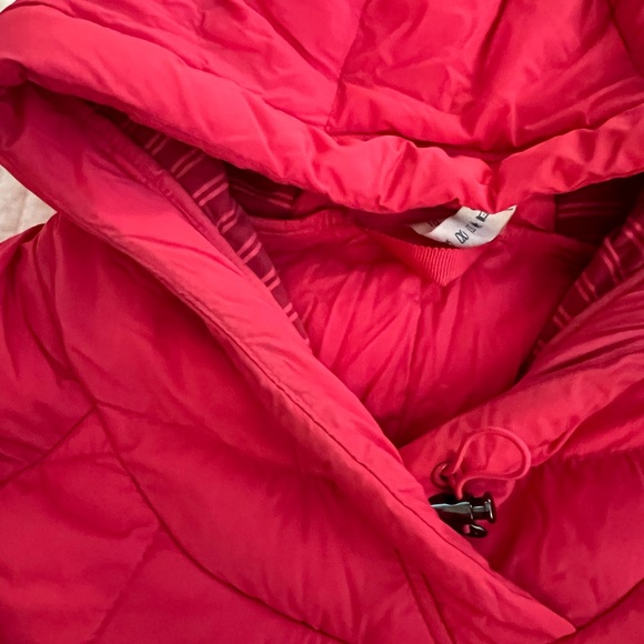 LULULEMON down pull over coat. - Picture 5 of 6